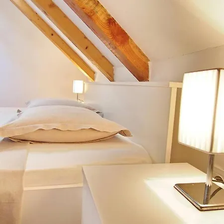 Дом отдыха Waterfront Stone House In City Center