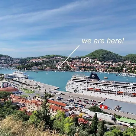 Casa vacanze Waterfront Stone House In Center *