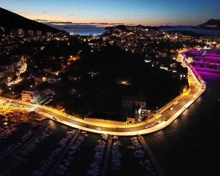 Waterfront Stone House In City Center Hébergement de vacances