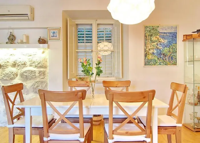 Waterfront Stone House In Center Ragusa