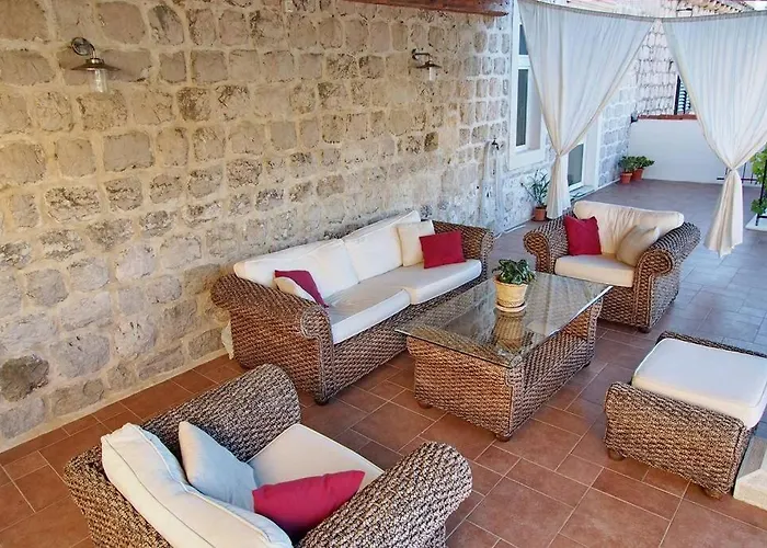 Nyaraló Waterfront Stone House In Center