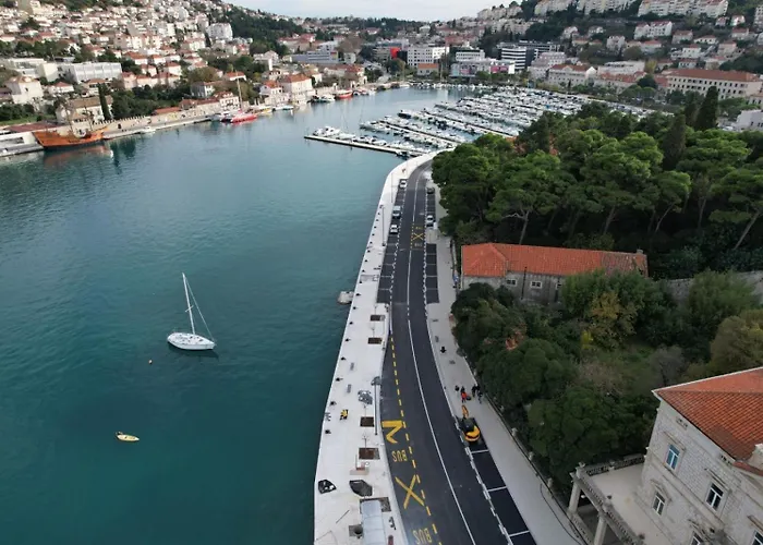 Waterfront Stone House In Center Casa vacanze *